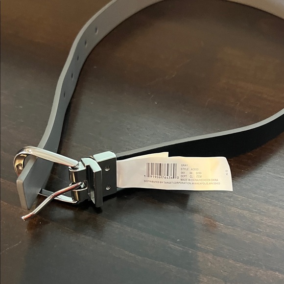 NWT * Universal Thread Reversible Black and Gray Belt with Silver Buckle - Picture 3 of 3